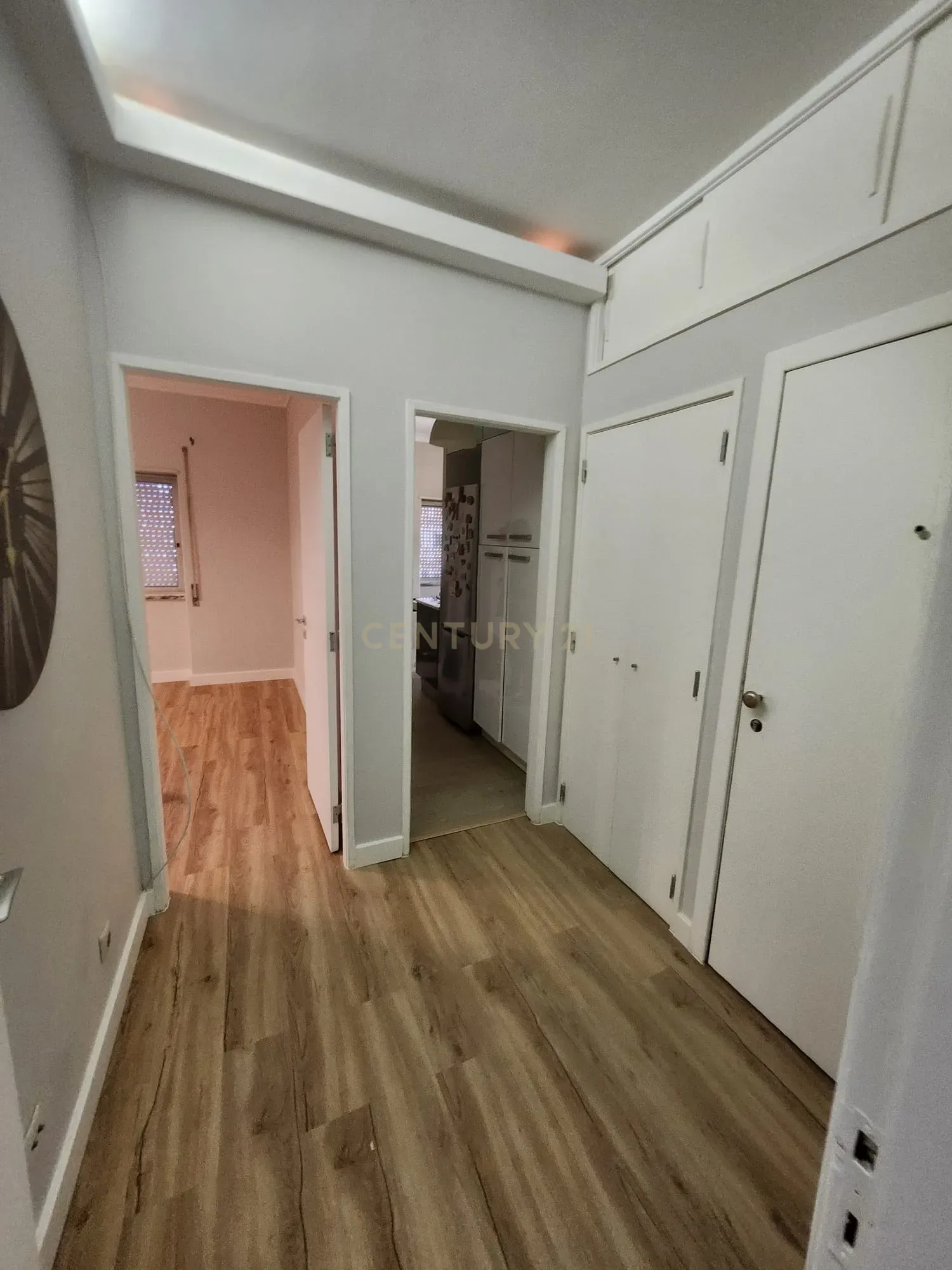 Apartamento Moderno em Setúbal com Vista para a Cidade e Montanha - Image 8